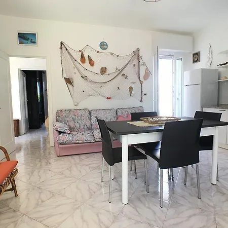 Rosita Villa *